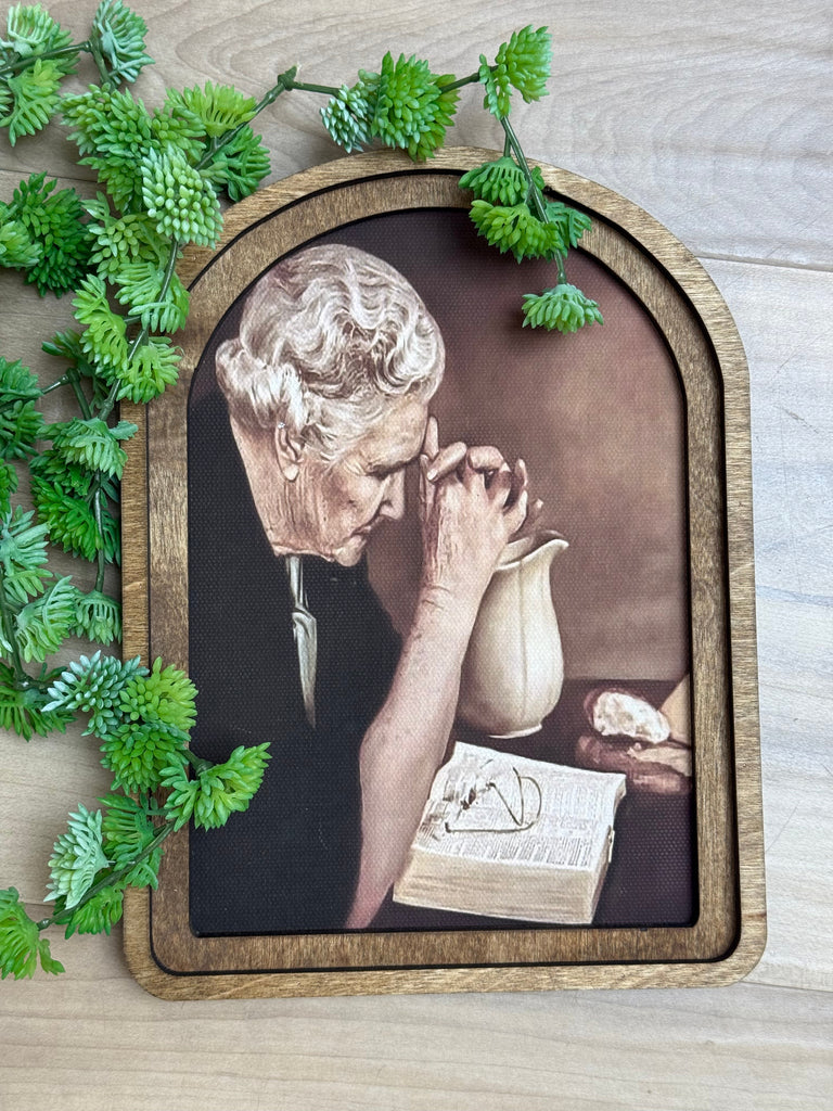 11" Arch Praying Woman